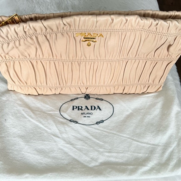 Prada clutch - Picture 2 of 5